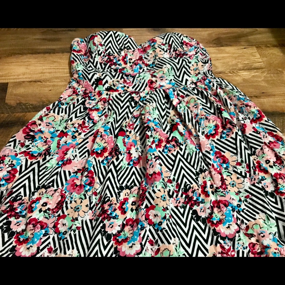 ⬇️⚡️ Floral Patterned Strapless Dress - Picture 3 of 13